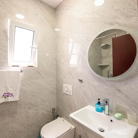 아파트 Afrodites Sarandë